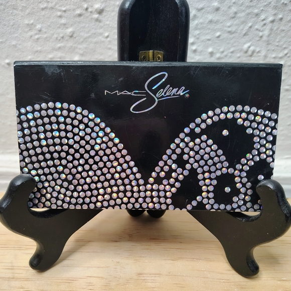 Black Eyeshadow Palette - Picture 1 of 4